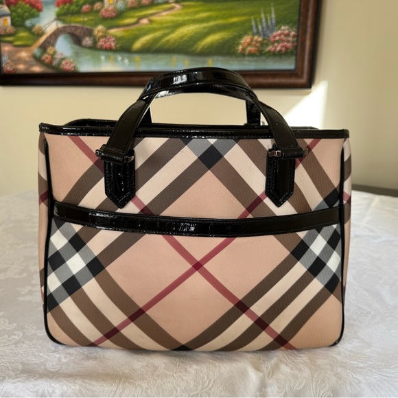Burberry handbag - Picture 1 of 14